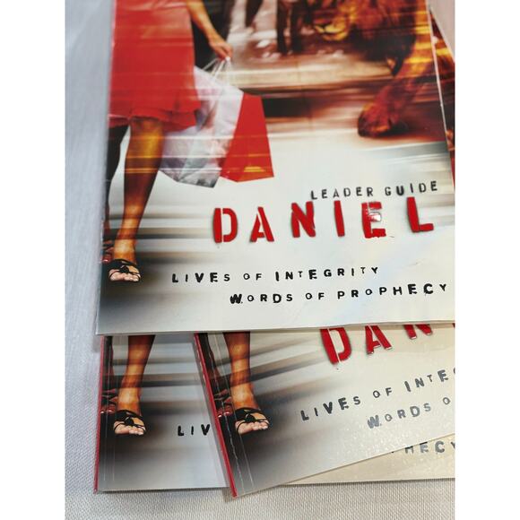 Daniel Lives of Integrity Words of Prophecy Beth Moore DVDE bible study - Picture 3 of 3